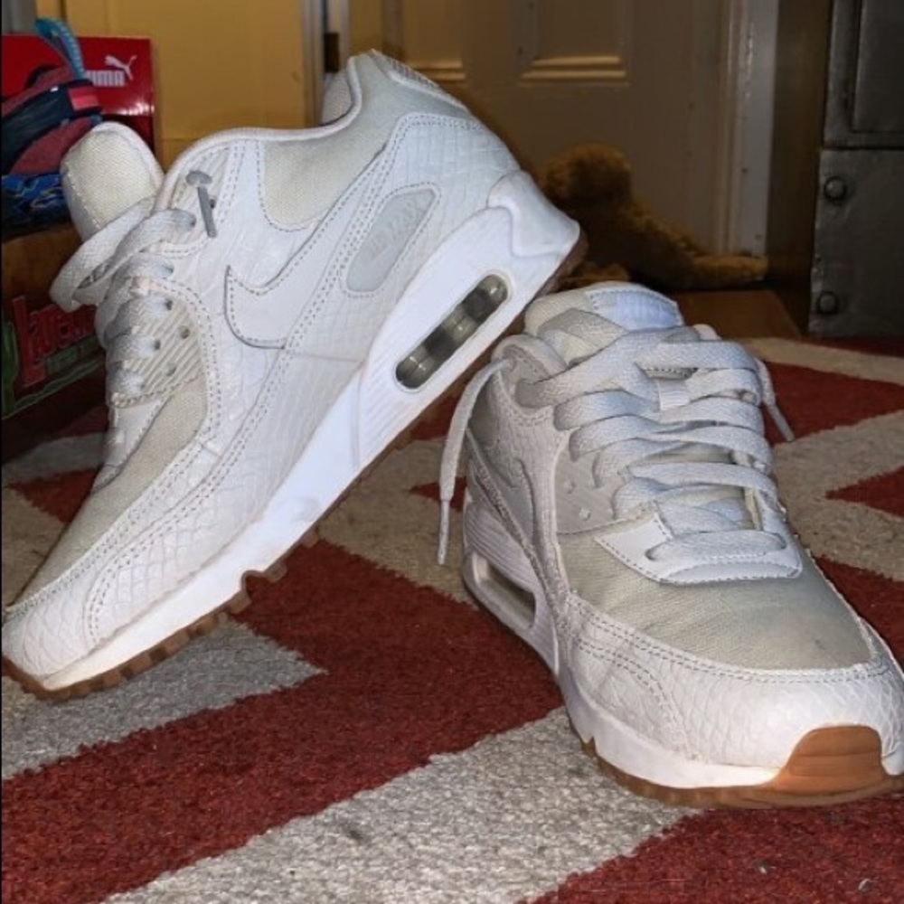 Nike Women’s Air Max 90 Premium